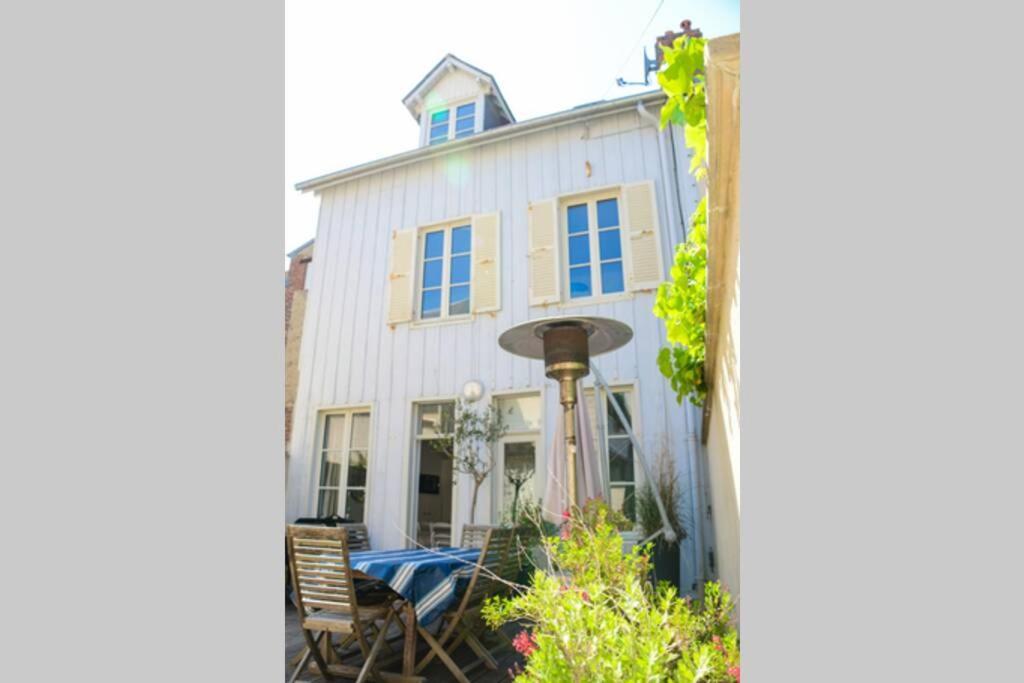 La Maison Bleue Cabourg Exterior photo